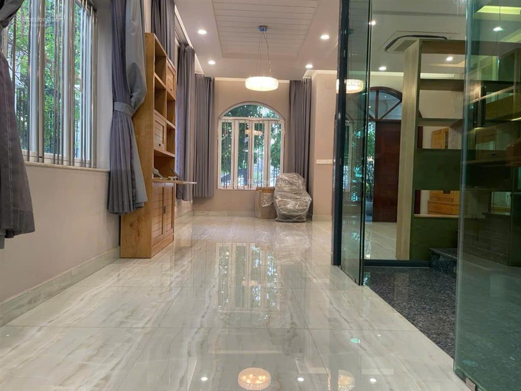 Bán căn biệt thự góc 3 mặt thoáng khu cityland garden emart, dt 8 x 20m