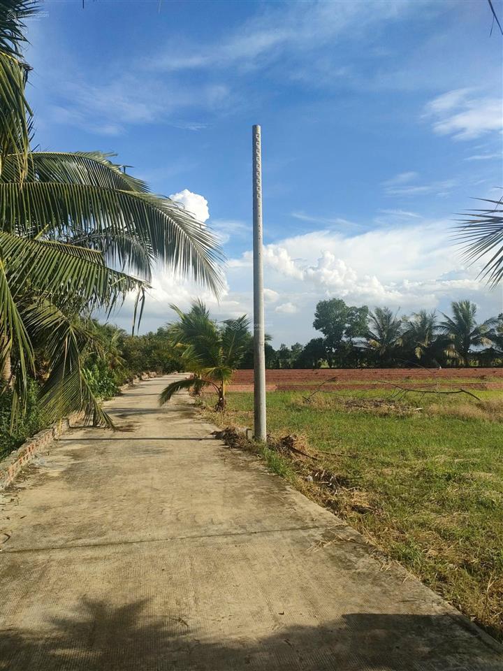 Nóng! đất đẹp còn rẻ, tại trung tâm thị trấn, 300m² cln, shr, 835tr