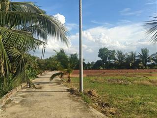 Nóng! đất đẹp còn rẻ, tại trung tâm thị trấn, 300m² cln, shr, 835tr