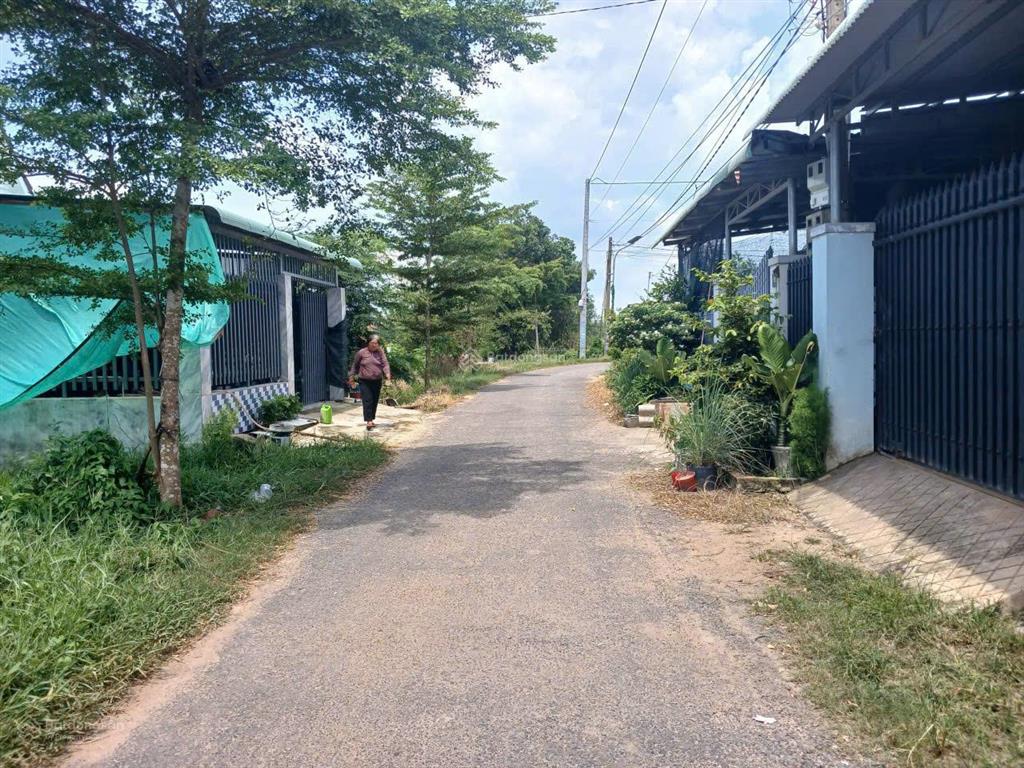 Bán nhanh lô đất đường nhựa, trung tâm gò dầu, 140m2, shr, 495tr