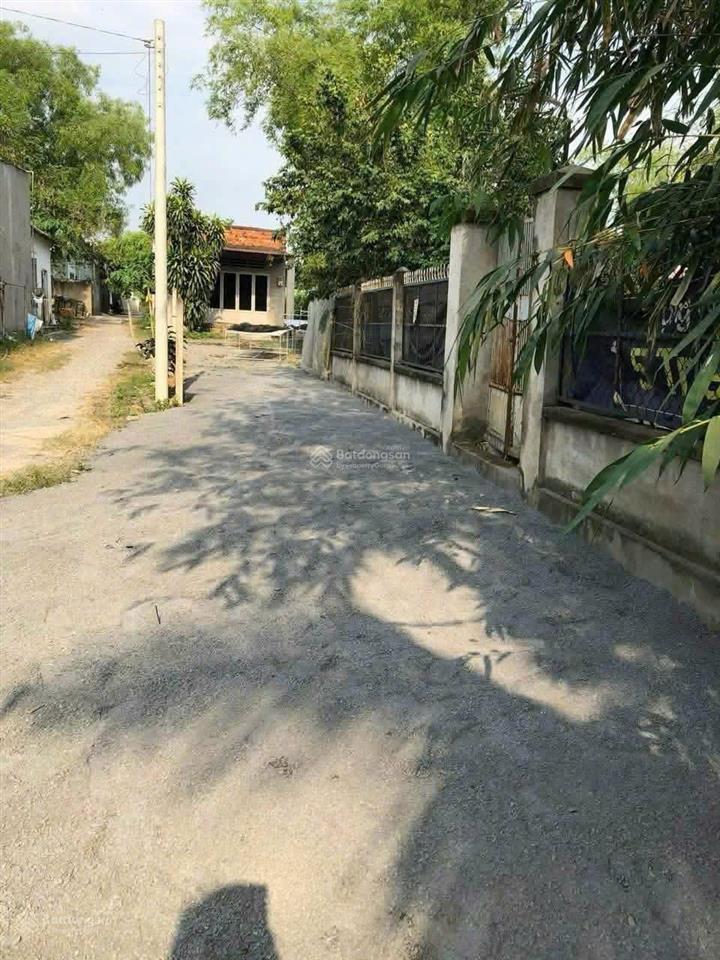 Bán đất tặng nhà cấp 4 tại xã tân thạnh đông, 120m2, shr, 950 triệu