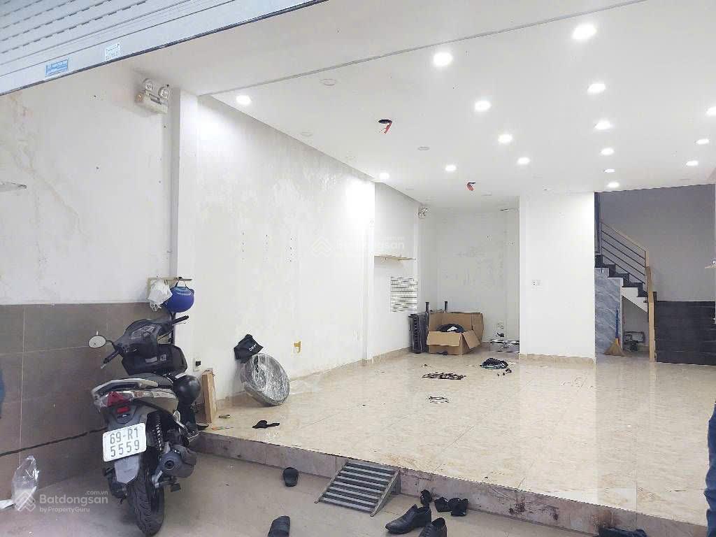 Bán đất tặng nhà 2 tầng ,kd được ,dt 55m2 ,trần hưng đạo ,cầu ông lãnh, quận 1