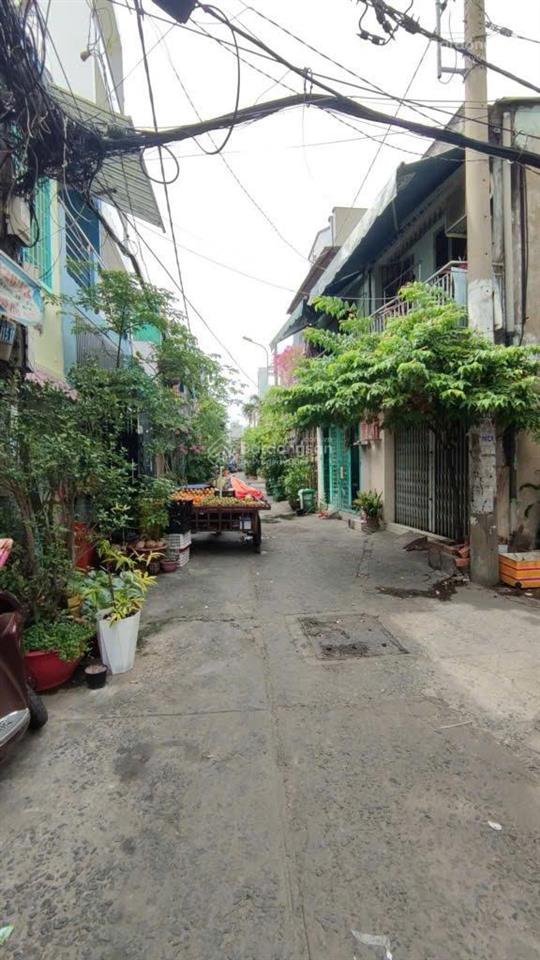 Bán gấp, nhà hẻm thông 74m2, kết cấu 1 trệt 1 lầu 3pn, tiện xây mới, đoàn văn bơ, p14, quận 4