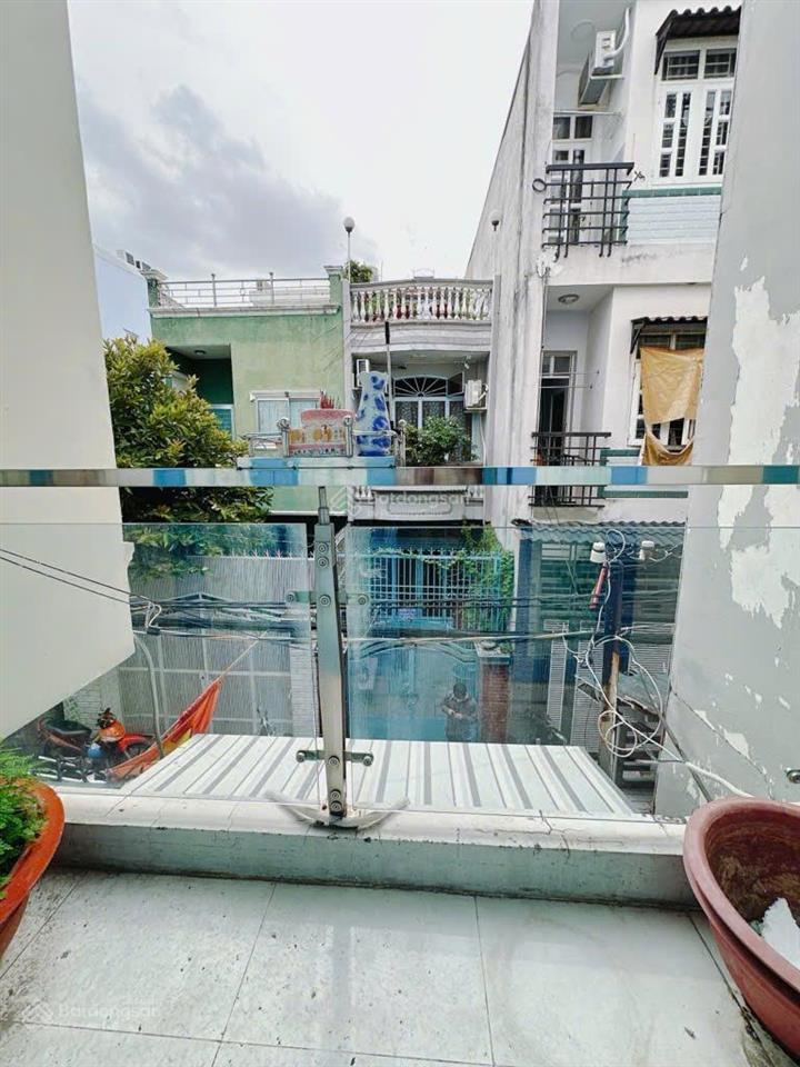 Bán gấp, nhà hẻm thông 74m2, kết cấu 1 trệt 1 lầu 3pn, tiện xây mới, đoàn văn bơ, p14, quận 4