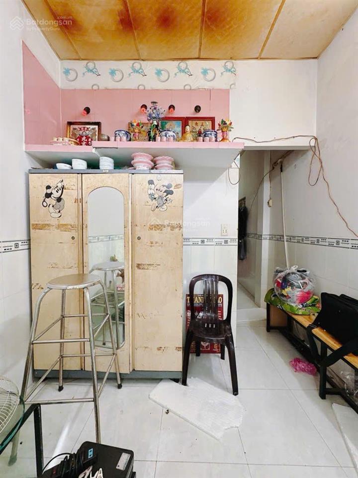Bán gấp, nhà hẻm thông 74m2, kết cấu 1 trệt 1 lầu 3pn, tiện xây mới, đoàn văn bơ, p14, quận 4