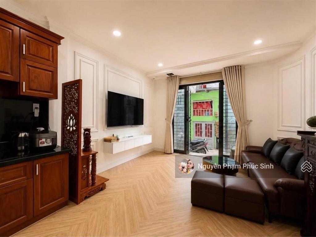 Bán gấp, nhà 4,2 x 9 m, 1 trệt 3 lầu, sân thượng, gồm 3 pn, nguyễn văn nguyễn, tân định, quận 1