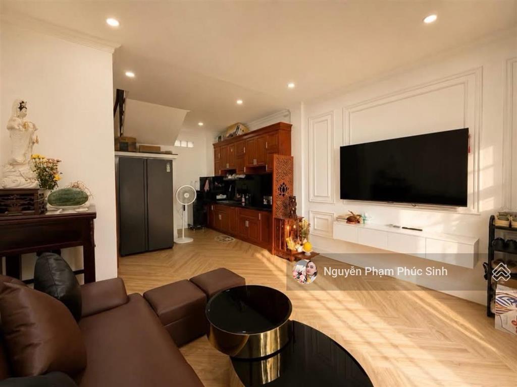 Bán gấp, nhà 4,2 x 9 m, 1 trệt 3 lầu, sân thượng, gồm 3 pn, nguyễn văn nguyễn, tân định, quận 1