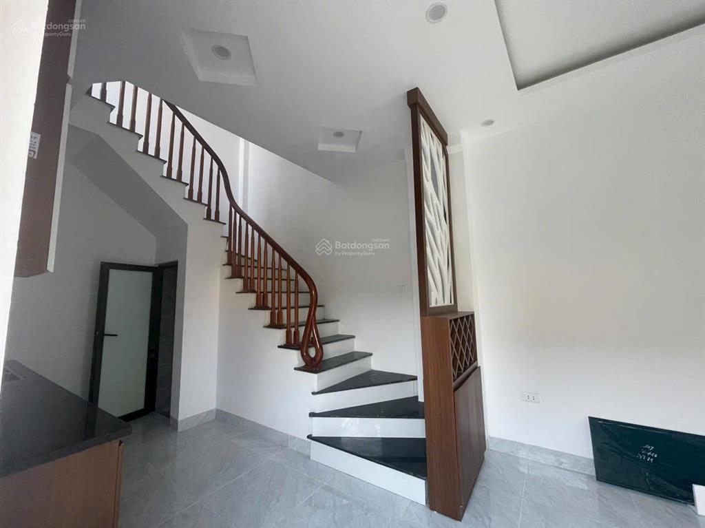 Studio mới xây, sàn gỗ, khép kín, full đồ, phòng siêu rộng.