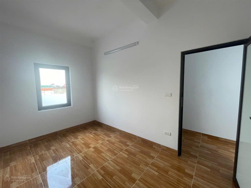Studio mới xây, sàn gỗ, khép kín, full đồ, phòng siêu rộng.