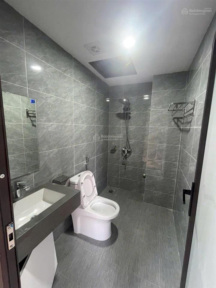Studio mới xây, sàn gỗ, khép kín, full đồ, phòng siêu rộng.