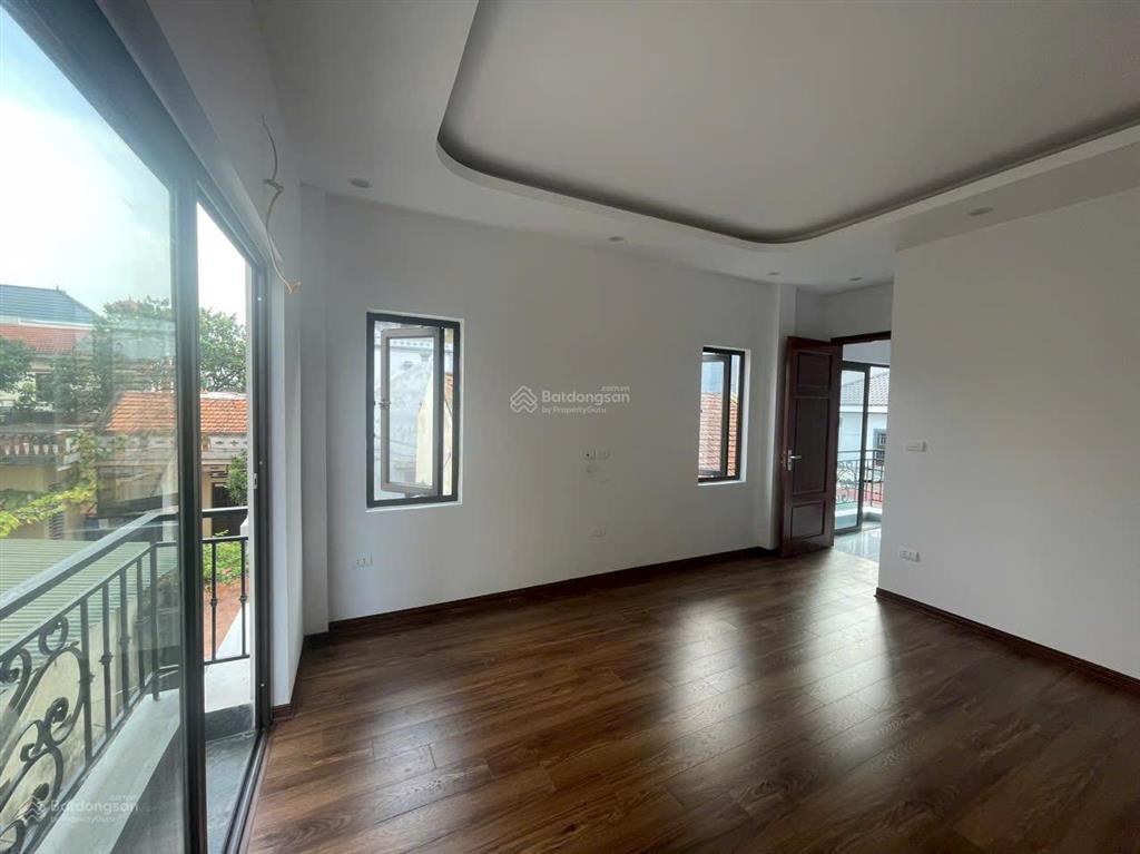 Studio mới xây, sàn gỗ, khép kín, full đồ, phòng siêu rộng.