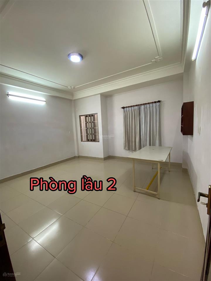 Phòng cho thuê đường đồ sơn sát bên phan thúc duyện khu sân bay tsn máy lạnh, toilet riêng