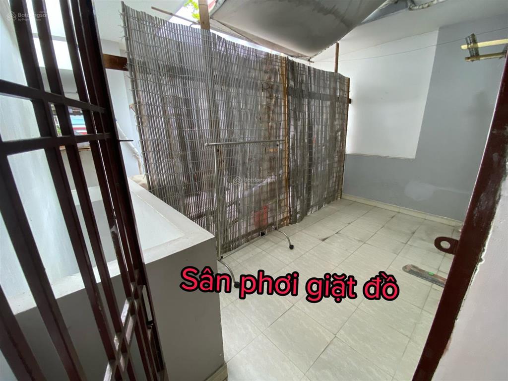 Phòng cho thuê đường đồ sơn sát bên phan thúc duyện khu sân bay tsn máy lạnh, toilet riêng