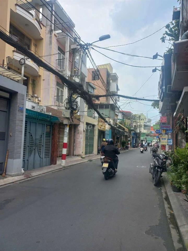 mặt tiền Nguyễn Đình Chính cần bán