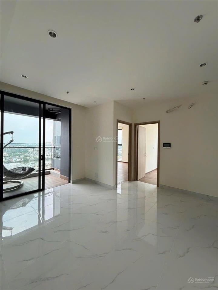 Cần bán gấp căn 2 phòng ngủ ngay góc  hướng đông nam  4,95 tỷ giá 102% bao gồm thuế phí