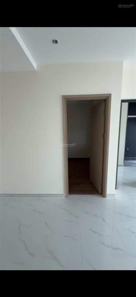 Sang nhanh hợp đồng thuê căn 2 phòng ngủ, view đẹp, tầng trung giá 4,85 tỷ (bao gồm thuế phí)