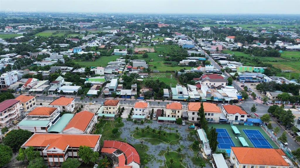 Cần tiền nên bán gấp nền đất full thổ cư thị trấn hậu nghĩa, giá 2,9 tỷ