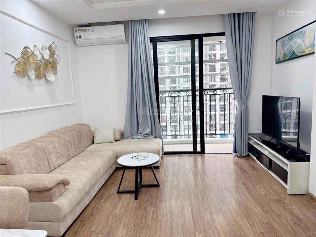 Chính chủ bán căn hộ 2pn times city tầng trung ban công nam, full nt đẹp, có slot oto, sẵn sổ