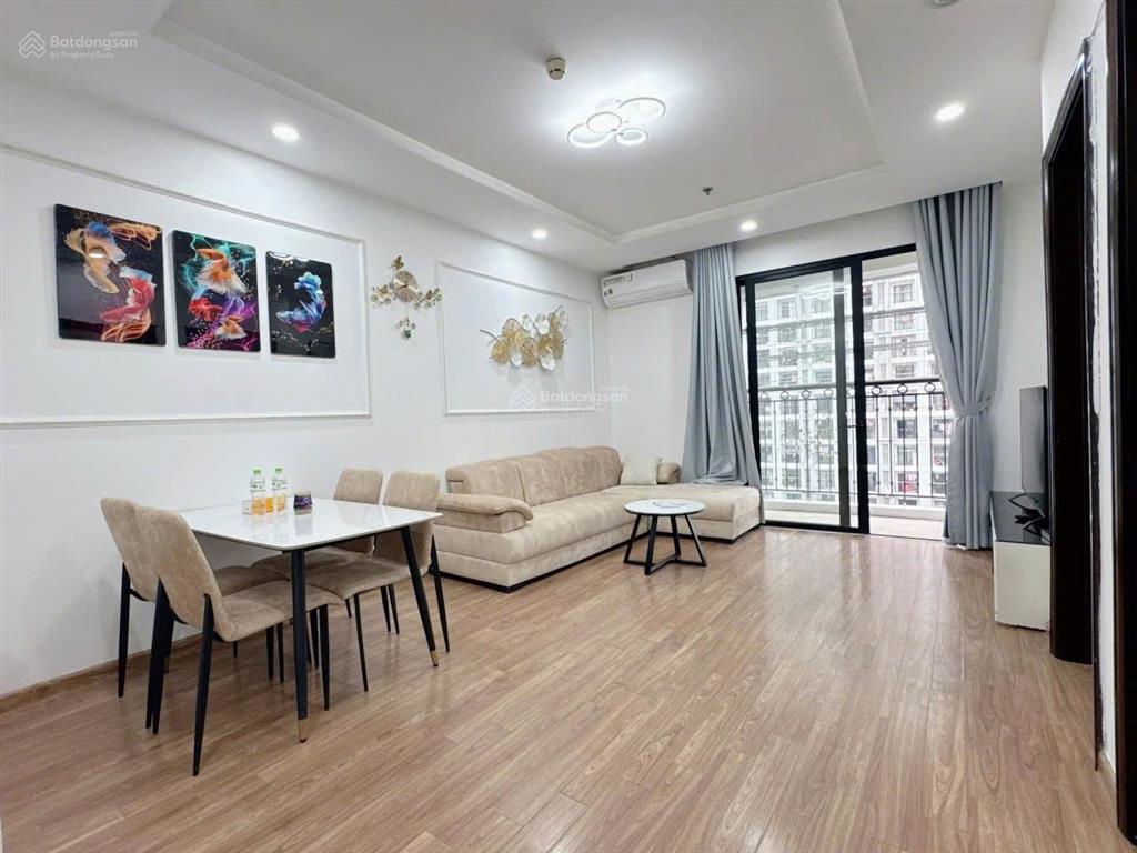 Chính chủ bán căn hộ 2pn times city tầng trung ban công nam, full nt đẹp, có slot oto, sẵn sổ