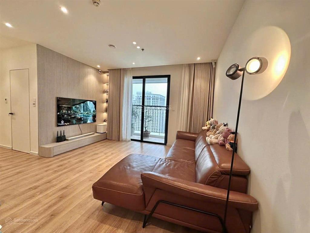 Bán căn góc đông nam 3 ngủ sáng có slot xe times city 110 m2 12,2 tỷ