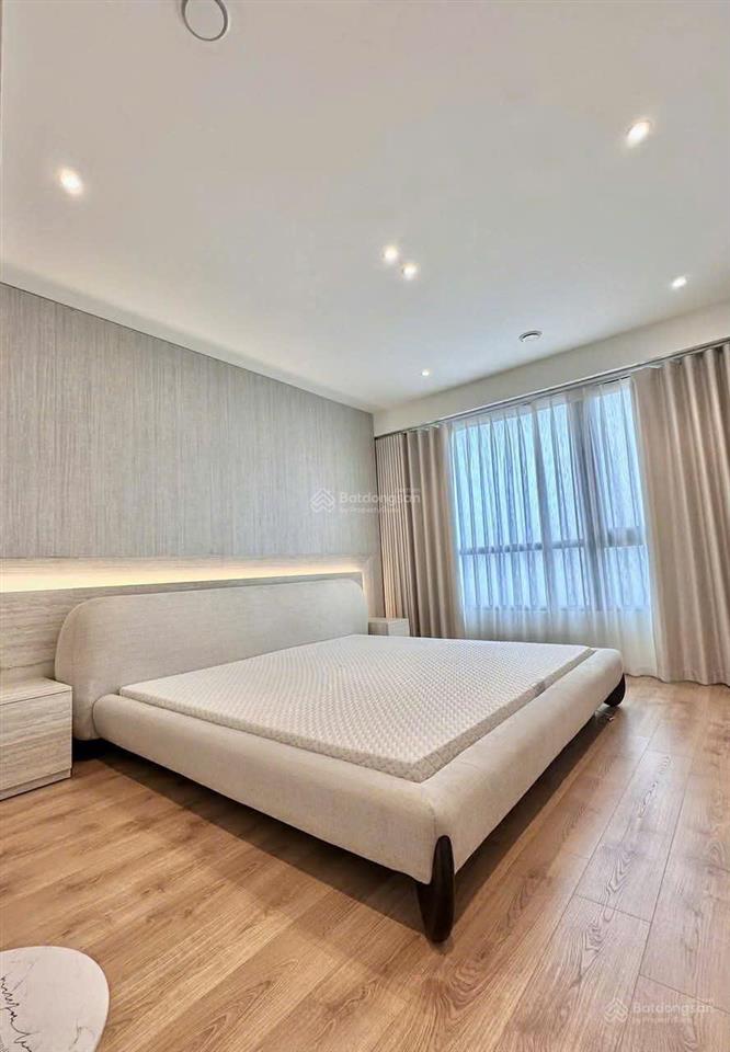 Bán căn góc đông nam 3 ngủ sáng có slot xe times city 110 m2 12,2 tỷ