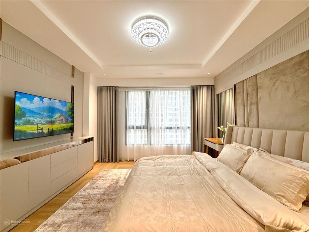 Bán căn hộ 2 ngủ 95 m2 có slot xe tại times city