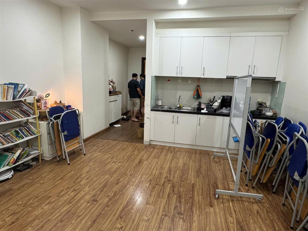 Bán căn hộ 1 ngủ tại times city tầng trung ban công nam chỉ với 4.8 tỷ