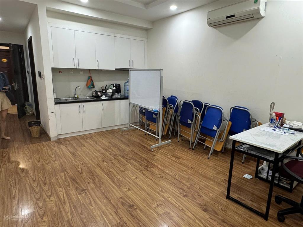 Bán căn hộ 1 ngủ tại times city tầng trung ban công nam chỉ với 4.8 tỷ