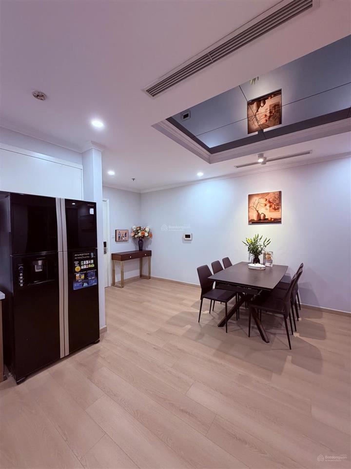 Cần bán gấp căn hộ 3 ngủ 2 wc nội thất đẹp ban công nam tại park 6 times city
