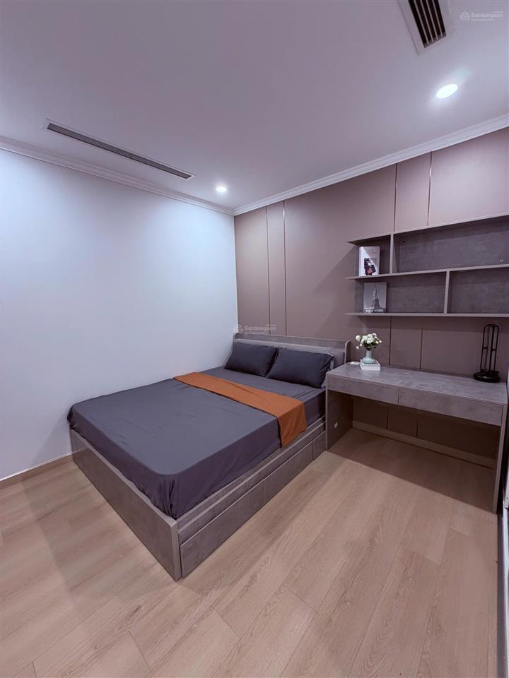 Cần bán gấp căn hộ 3 ngủ 2 wc nội thất đẹp ban công nam tại park 6 times city