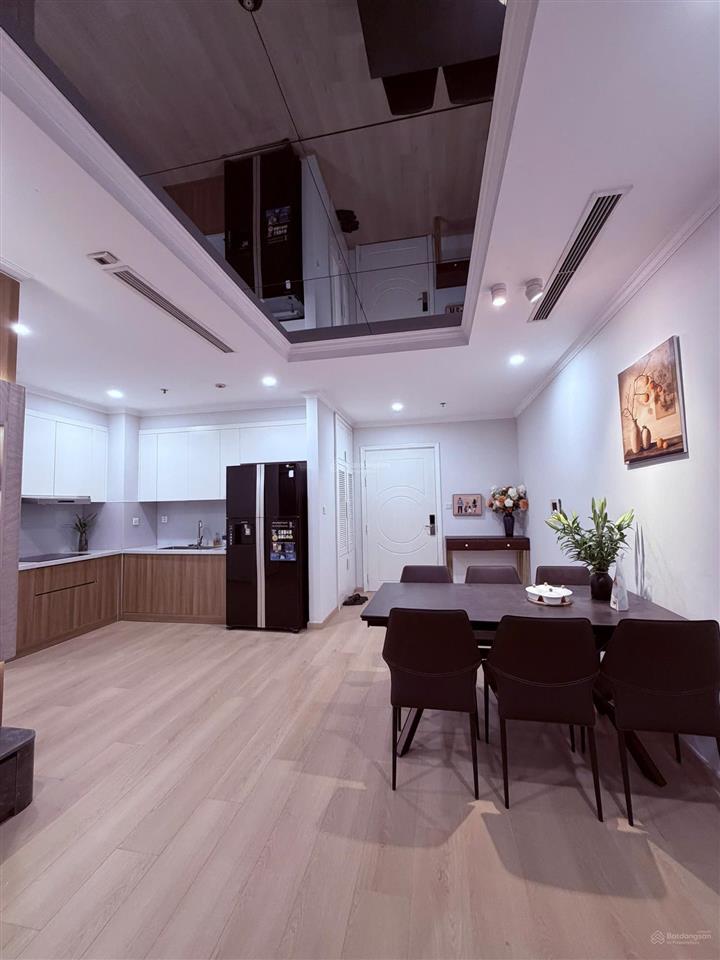 Cần bán gấp căn hộ 3 ngủ 2 wc nội thất đẹp ban công nam tại park 6 times city
