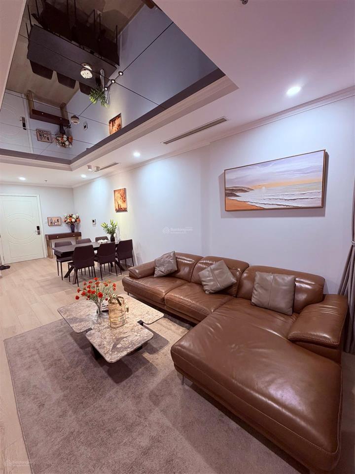 Cần bán gấp căn hộ 3 ngủ 2 wc nội thất đẹp ban công nam tại park 6 times city