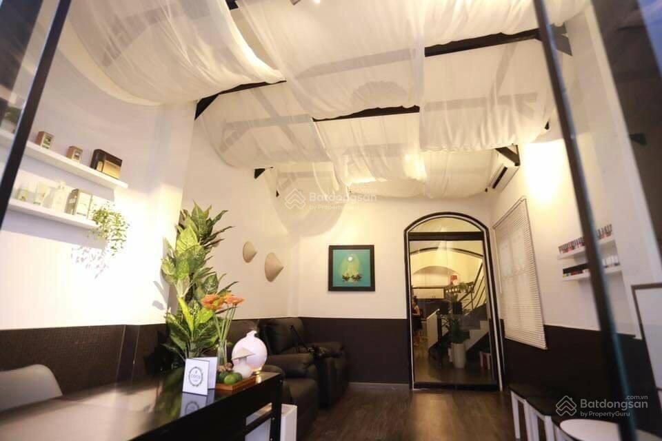 Mặt tiền hùng vương ngay góc lê hồng phong quận 5  dt 3.9 x 27m nở hậu 4.23m 4tầng giá chỉ 20tỷ300