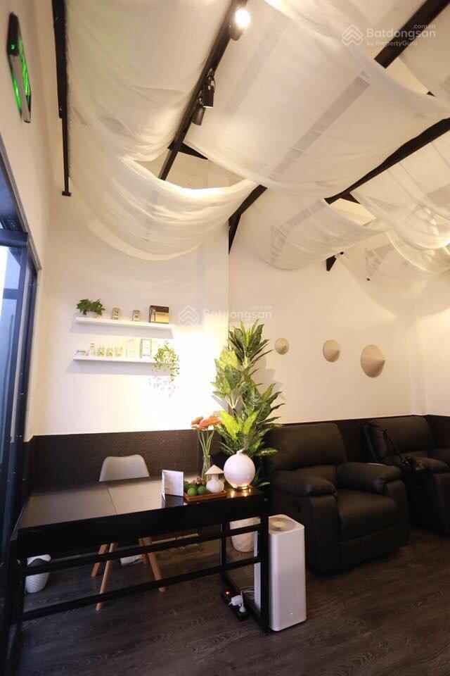 Mặt tiền hùng vương ngay góc lê hồng phong quận 5  dt 3.9 x 27m nở hậu 4.23m 4tầng giá chỉ 20tỷ300