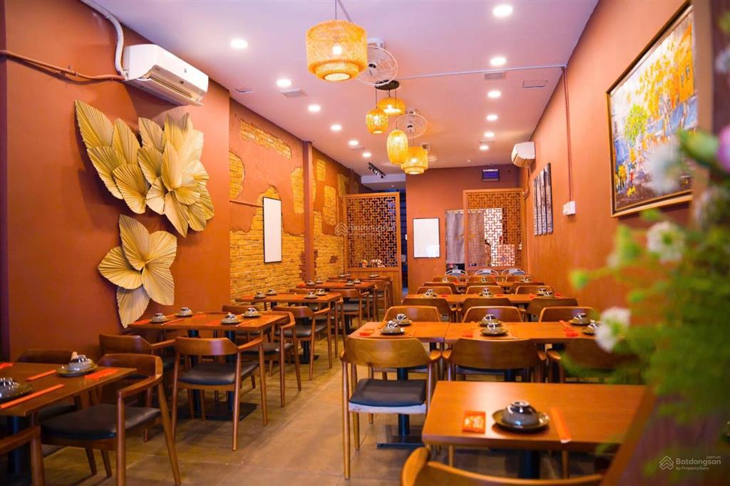 Bán nhà mặt tiền đường thương hiệu điện biên phủ
đakao, quận 1 diện tích 12x20m 1 hầm 7tầng 130ty