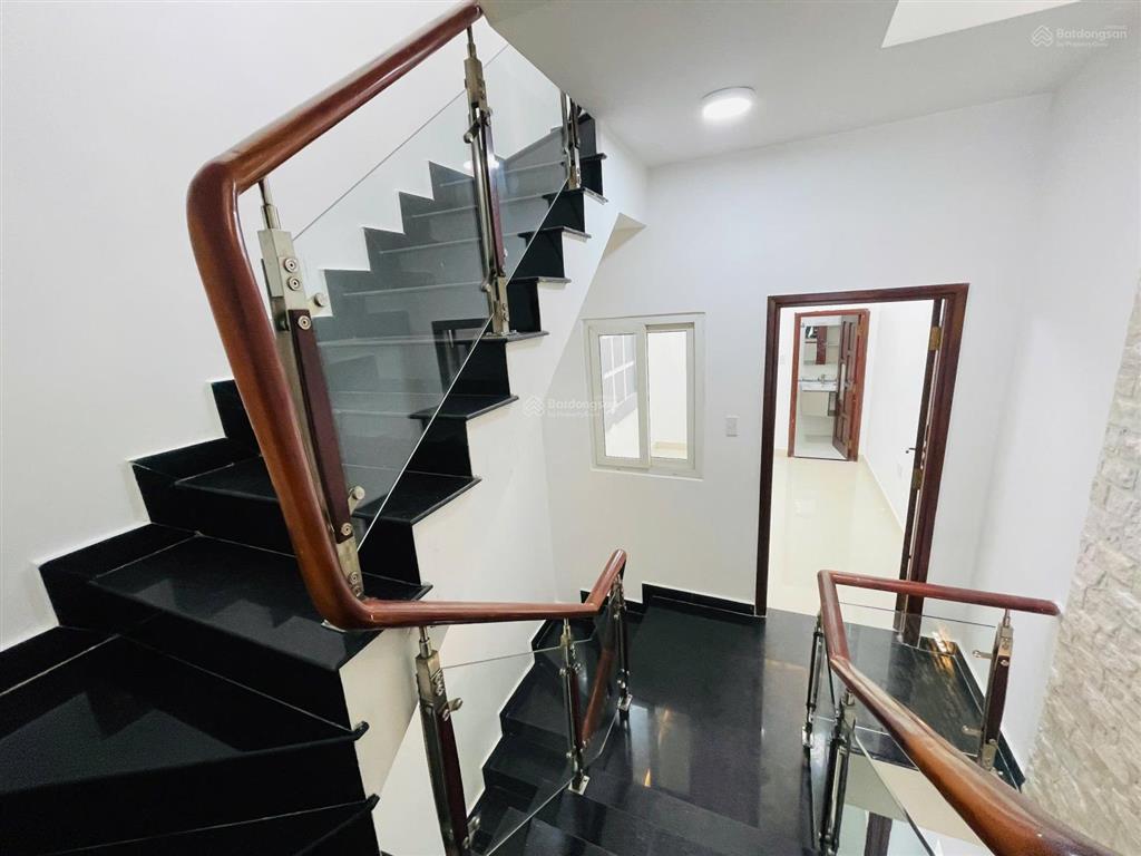Bán nhà hẻm ô tô tô hiến thành, 11,5 tỷ, 60 m2, 8pn, 8wc, giá tốt