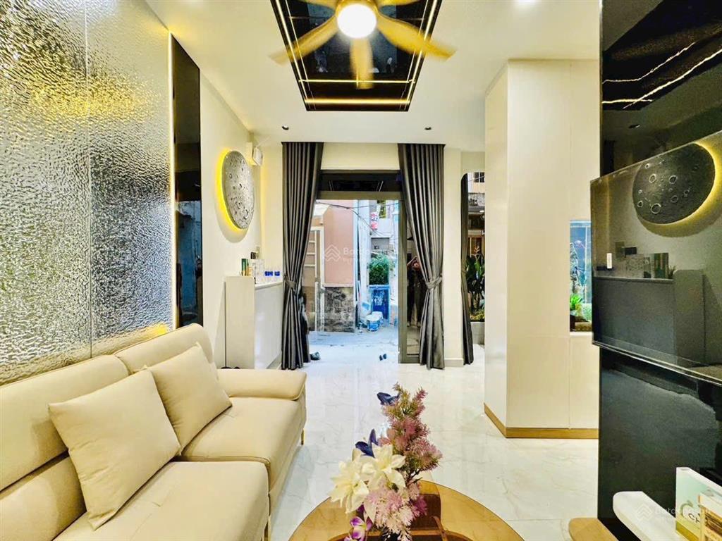 Bán nhà riêng tại cách mạng tháng tám, phường 13, quận 3, giá siêu hời 13,5 tỷ, 50m2 6 tầng