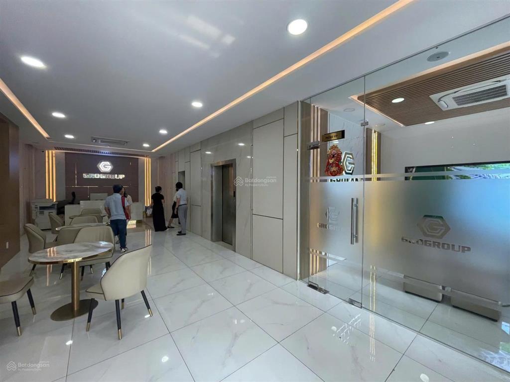 Bán nhà mặt tiền đường thương hiệu điện biên phủ
đakao, quận 1 diện tích 12x20m 1 hầm 7tầng 130ty