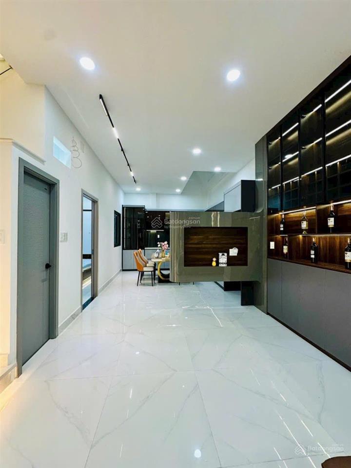 Mặt tiền nguyễn văn trỗi  phú nhuận  diện tích  15 x 20m . công nhận  250m hầm 6 tầng giá 80tỷ