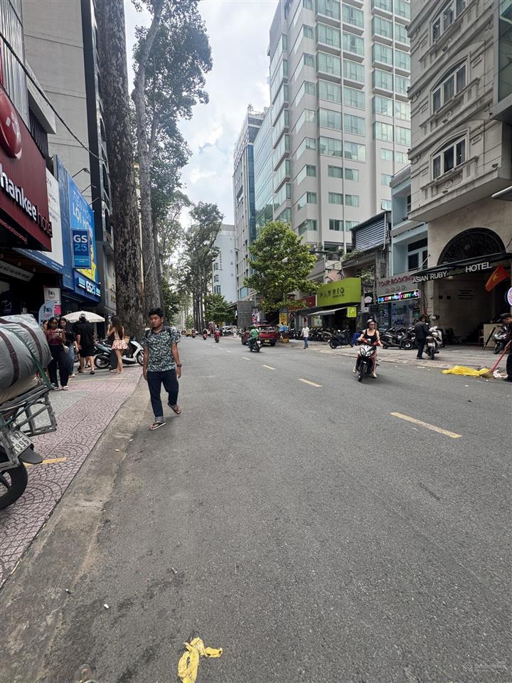 Bán tòa nhà văn phòng quận 10 hầm + 7 lầu thang máy. diện tích 5m x 20m 100m2, giá 38 tỷ