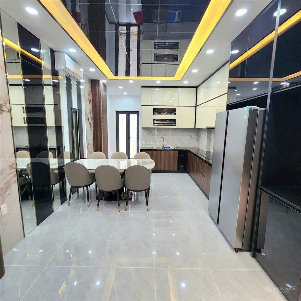 Siêu phẩm nhà mới 5 tầng thang máy mt đường 9m cxnh