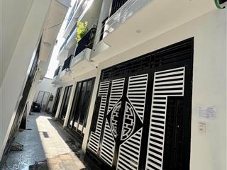 Duy nhất 1 căn la tinh  hoài đức  cách đường lớn 10m, gần chợ trường học