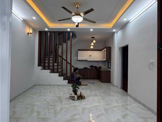 Bán nhà  phụng châu căn góc 2 mặt thoáng, gần chợ, trường đại học, quốc lộ 6