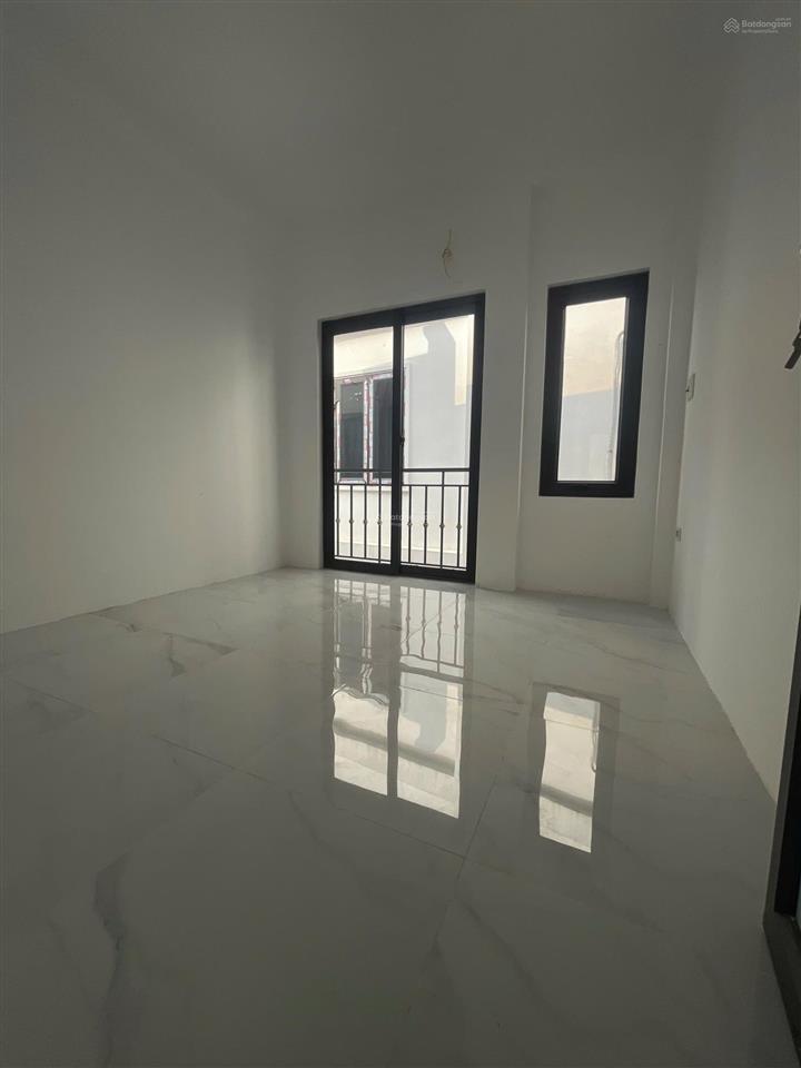 Bán nhà trung tâm phụng châu  đủ tiện ích  có sân riêng  3.55 tỷ  0988 625 ***
duy nhất 1 căn