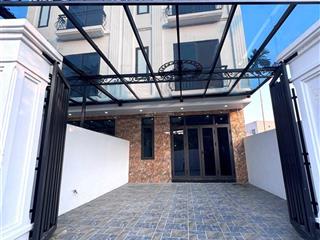 Bán nhà sân cổng riêng phường chương mỹ  80m2  giáp thị trấn chúc sơn