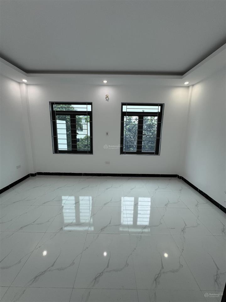 Bán nhà phụng châu, chương mỹ  55m2  sân cổng  giáp đại học sptdtt  giá 5 tỷ 