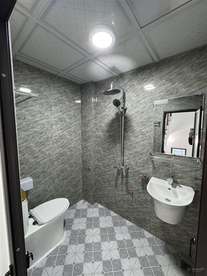 Bán nhà phụng châu, chương mỹ  55m2  sân cổng  giáp đại học sptdtt  giá 5 tỷ 