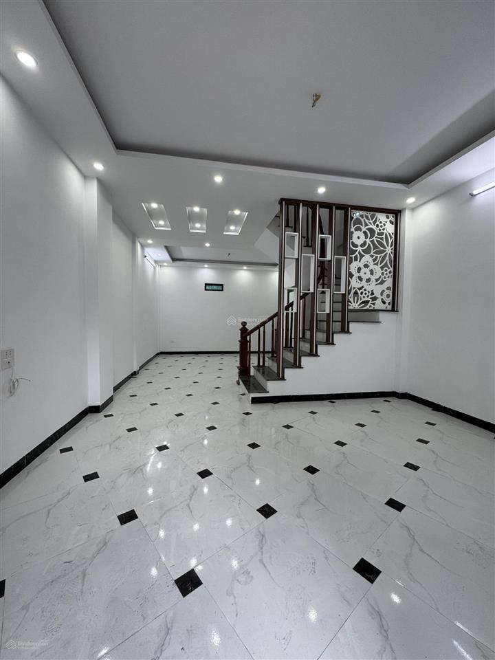 Bán nhà phụng châu, chương mỹ  55m2  sân cổng  giáp đại học sptdtt  giá 5 tỷ 