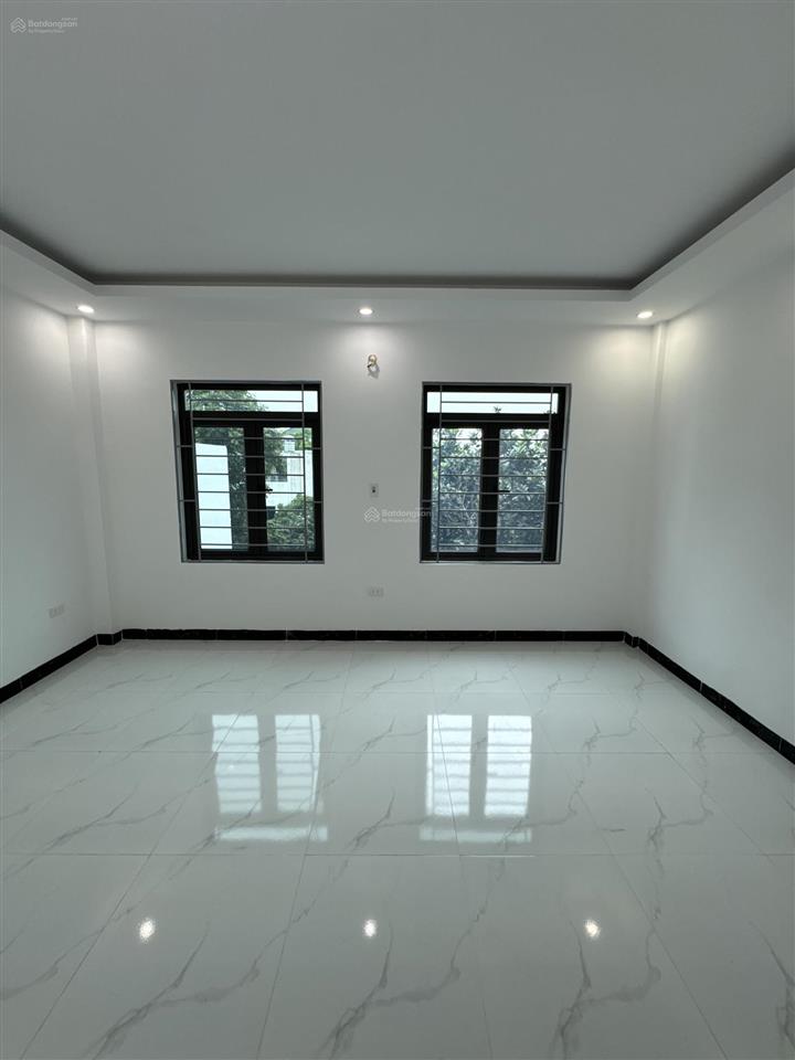 Bán nhà phụng châu, chương mỹ  55m2  sân cổng  giáp đại học sptdtt  giá 5 tỷ 