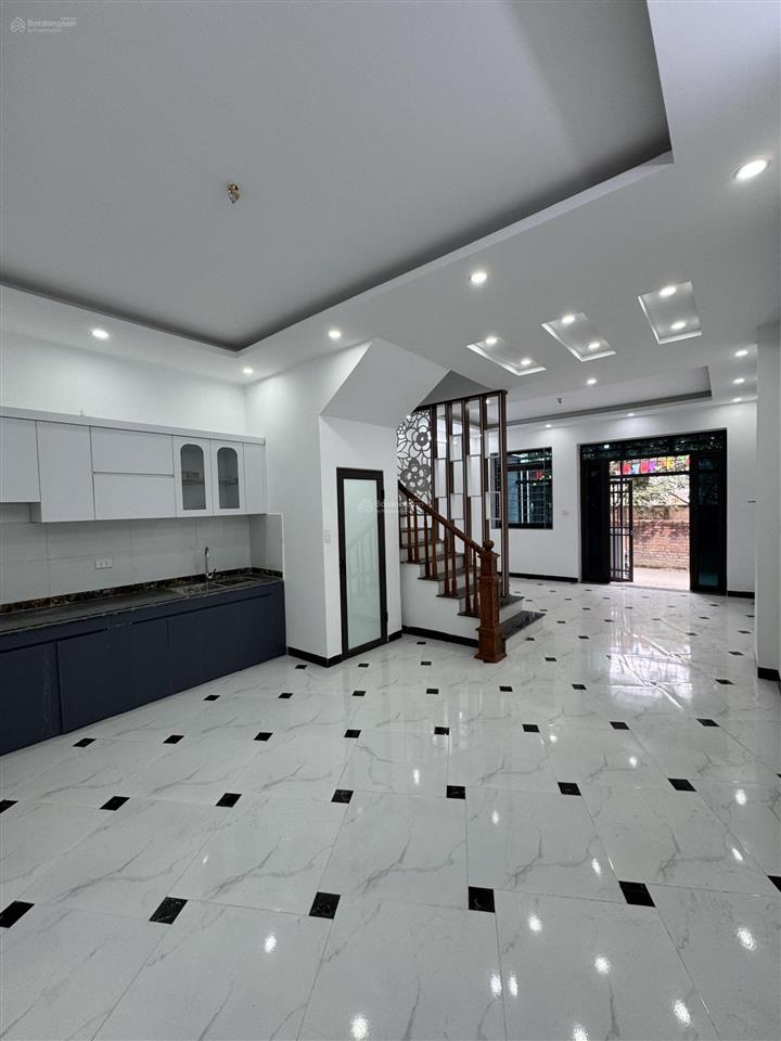 Bán nhà phụng châu, chương mỹ  55m2  sân cổng  giáp đại học sptdtt  giá 5 tỷ 